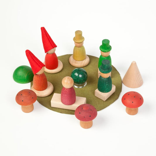 Figurine Nins in padure - 24 piese din lemn pentru joc liber